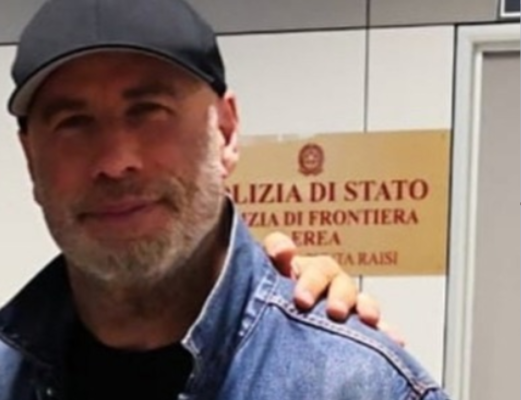 John Travolta visita la Sicilia: l’attore americano atterra a Punta Raisi a bordo del suo aereo privato