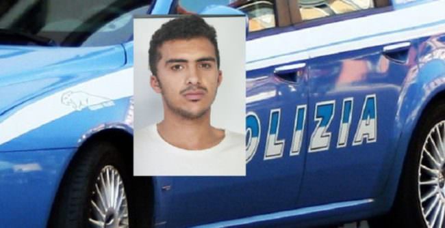 Le mette le mani nelle parti intime, poi la prende a calci e pugni e tenta di rapinare una ragazza