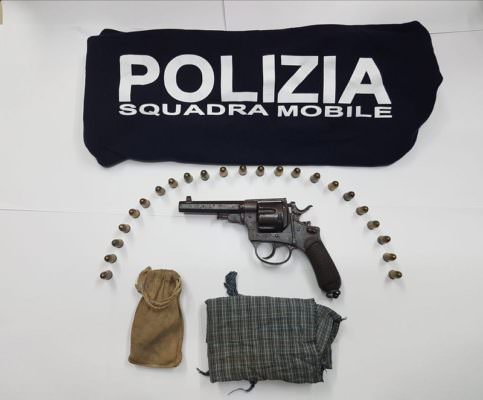 Detenzione illegale di arma da fuoco e munizioni: denunciato un 83enne