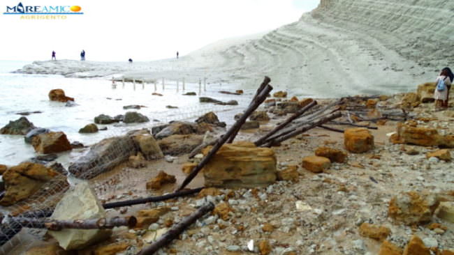 Scala dei Turchi vittima dell’incuria e del degrado, Mareamico: Sembra un campo di battaglia” – FOTO e VIDEO