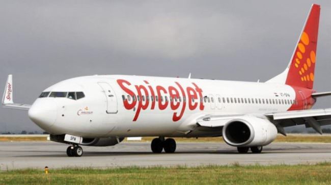 Scoppia gomma al decollo, paura per passeggeri ed equipaggio: a bordo 176 persone