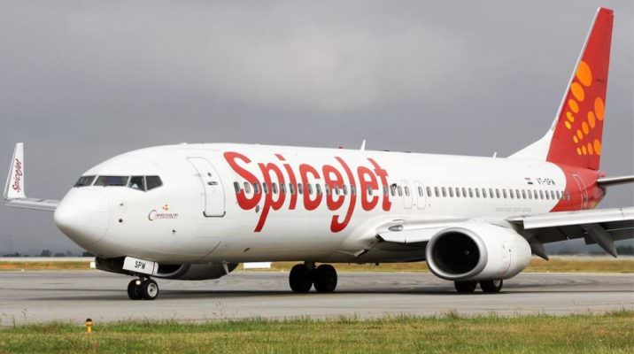 Scoppia gomma al decollo, paura per passeggeri ed equipaggio: a bordo 176 persone