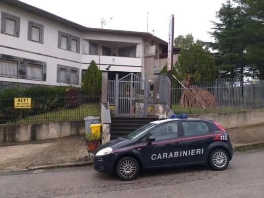 Sorpreso a rubare legna, ladro colto con “le mani nel sacco”: arrestato 34enne