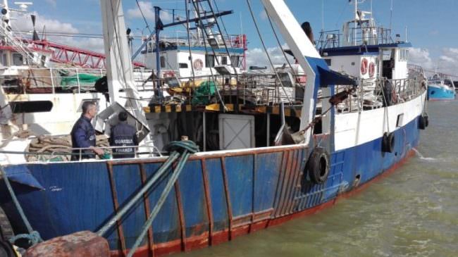 Vendita in nero di prodotti per la pesca e fatture false: sequestrati beni ad imprenditore