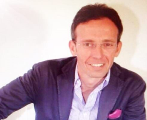 Morto da eroe per soccorrere un amico dall’esondazione del fiume: l’ultimo saluto al consigliere comunale Alessandro Scavoni