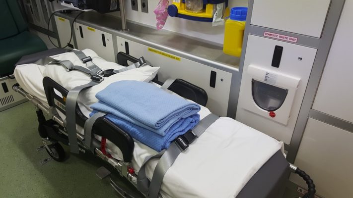 Pauroso incidente stradale sulla Siracusa-Catania, un ferito trasferito in ospedale: le sue condizioni