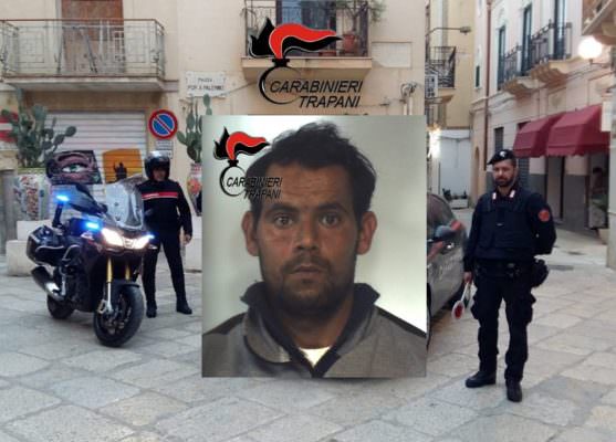 Scippa borsa ad anziana in zona Plebiscito e la ferisce: arrestato 28enne – VIDEO