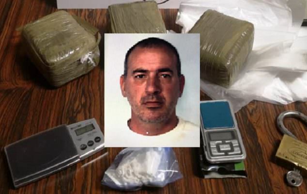 Hashish e cocaina in quantità industriale nel garage: in manette 49enne
