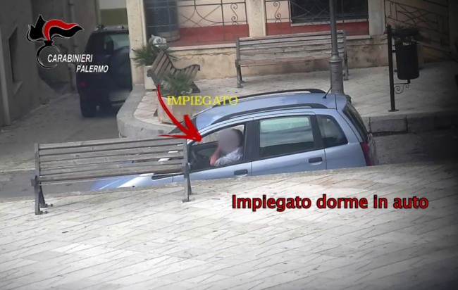 Spesa e gioco alle slot machine durante le ore di lavoro: indagati 5 dipendenti pubblici – FOTO e VIDEO
