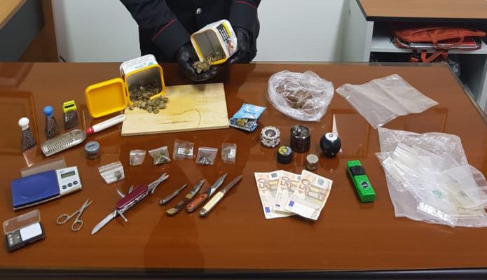 Coppia mette su attività di spaccio: arrestati