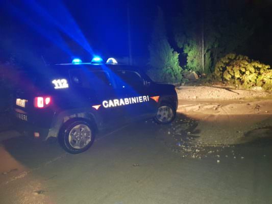 Più di 20 persone bloccate dal fango all’interno di due treni: soccorsi dai carabinieri
