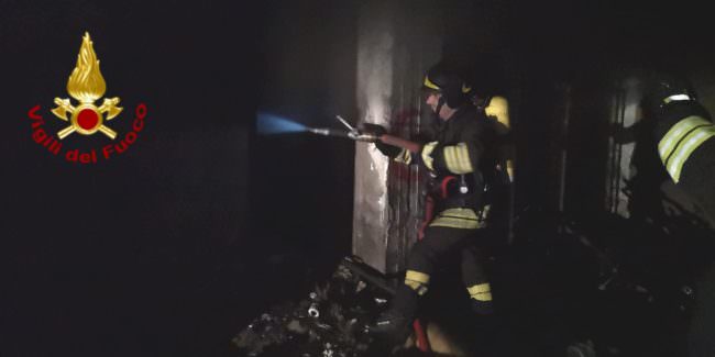 Catania, garage in fiamme in viale Nitta: evacuata palazzina – FOTO e VIDEO