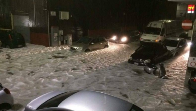 Grandinata da record a Catania, strade trasformate in lastre di ghiaccio – LE FOTO