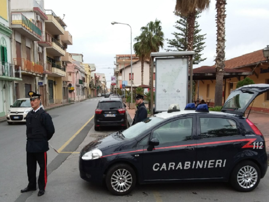 Combustione illecita di rifiuti in una discarica abusiva: arrestati due fratelli