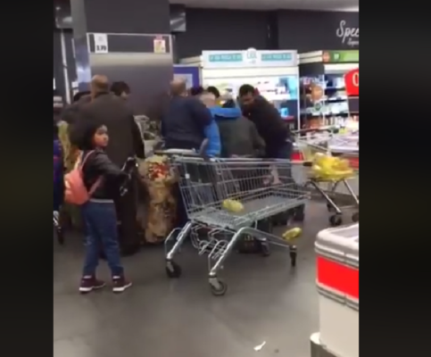 Palermo, urla e spintoni al supermercato: ressa al Lidl per… l’olio di semi – VIDEO