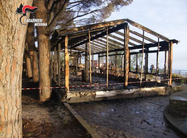 Incendio al ristorante “La Pineta”, arrestato l’autore: è un uomo di 42 anni