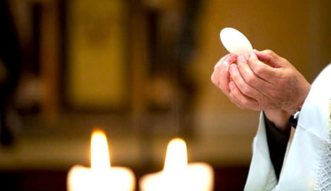 Sì alle processioni religiose ma con precauzioni. L’arcivescovo Lorefice: “Non abbassiamo la guardia”