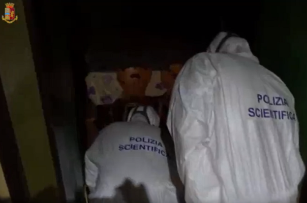 Omicidio Maria Zarba: disposto il fermo del marito dopo l’analisi delle immagini e del sangue sui vestiti – il VIDEO dell’operazione