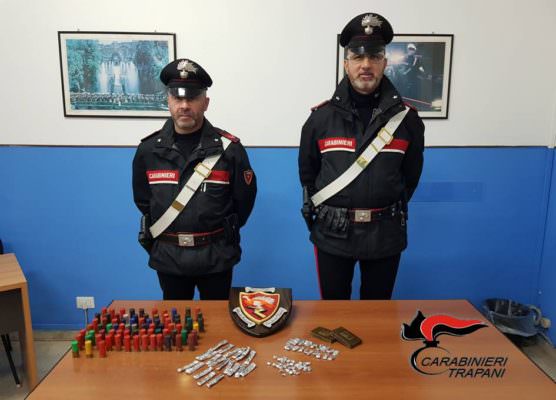 Ascensore dismesso ma pieno di armi e droga in via Mascagni: scatta il sequestro – FOTO e VIDEO