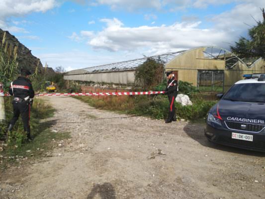 Nascondeva sotto il terreno calcestruzzo e rifiuti edili: intera area sottoposta a sequestro