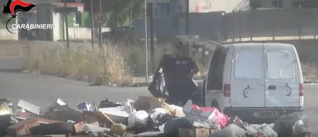Amianto, solventi e materiali di vario tipo smaltiti illecitamente, oltre 350 episodi: sanzioni e denunce – VIDEO