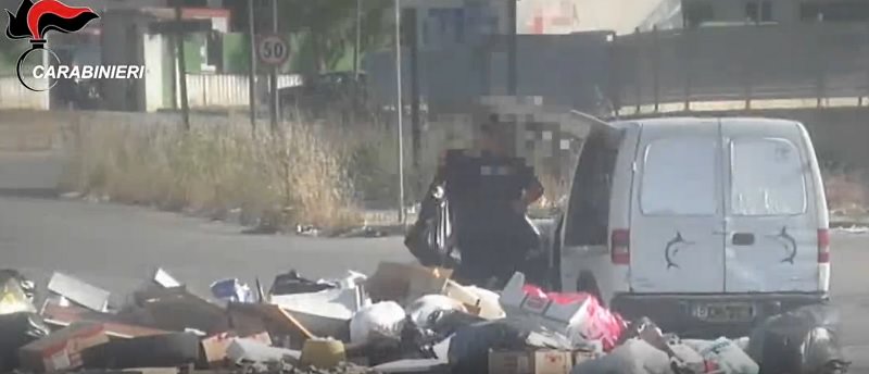 Amianto, solventi e materiali di vario tipo smaltiti illecitamente, oltre 350 episodi: sanzioni e denunce – VIDEO