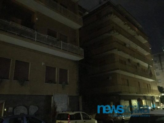 Catania, via Centuripe al buio da settimane: residenti esasperati, pericolo per pedoni e utenti della strada