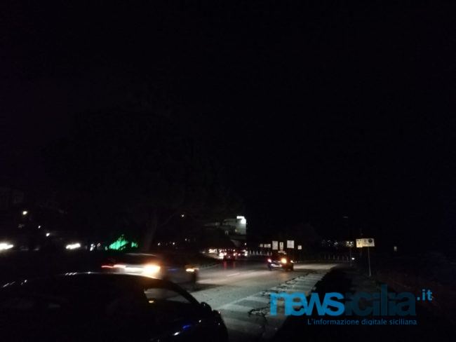 Se Catania aspetta il morto: circonvallazione ancora al buio e gli automobilisti rischiano l’incidente – FOTO e VIDEO