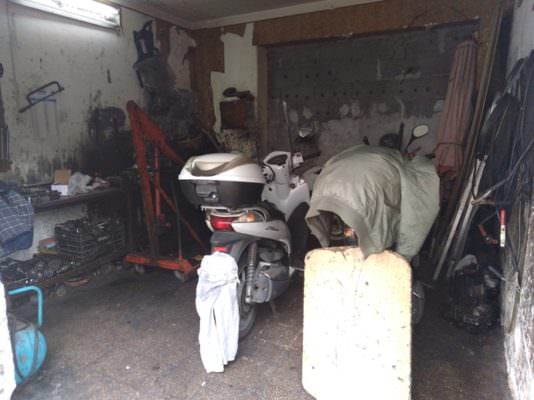 Da 30 anni meccanico abusivamente: auto, camper e motorini al Villaggio Sant’Agata