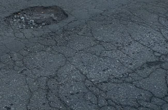 Chiuso tratto della A18: asfalto “bucato” a causa del maltempo – VIDEO
