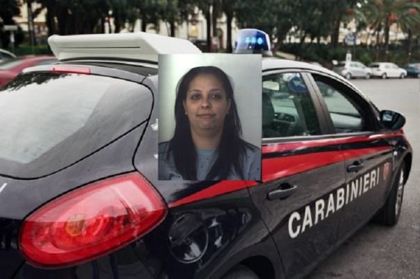 Passeggiava in piazza pur essendo agli arresti domiciliari: 25enne arrestata per evasione