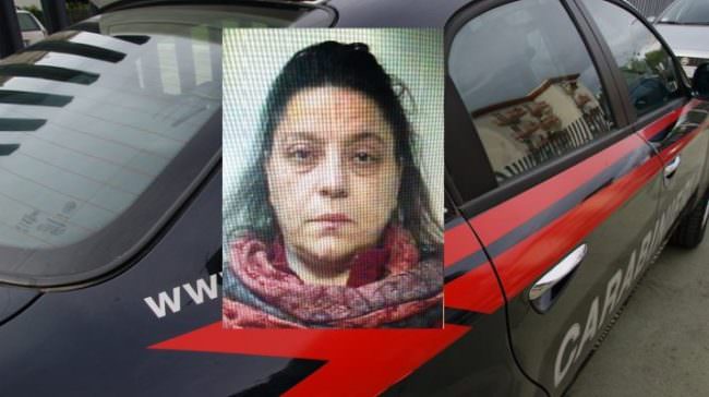 Furto all’Eurospin di Gravina, viene fermata e dà le generalità della vicina: in manette 45enne