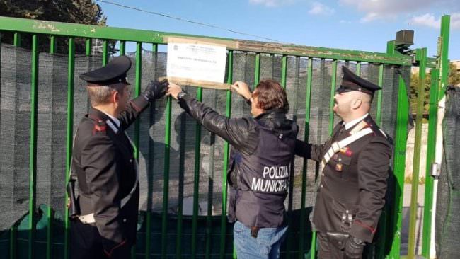Furto di energia elettrica e carne di vari tagli in condizioni pessime: autorimessa sequestrata