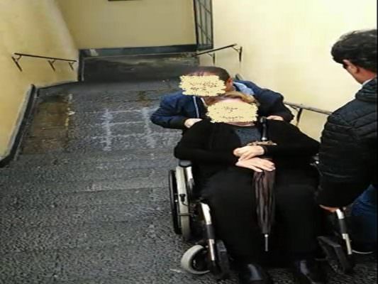 Misterbianco, cimitero “vietato” ad anziani e disabili – FOTO e VIDEO
