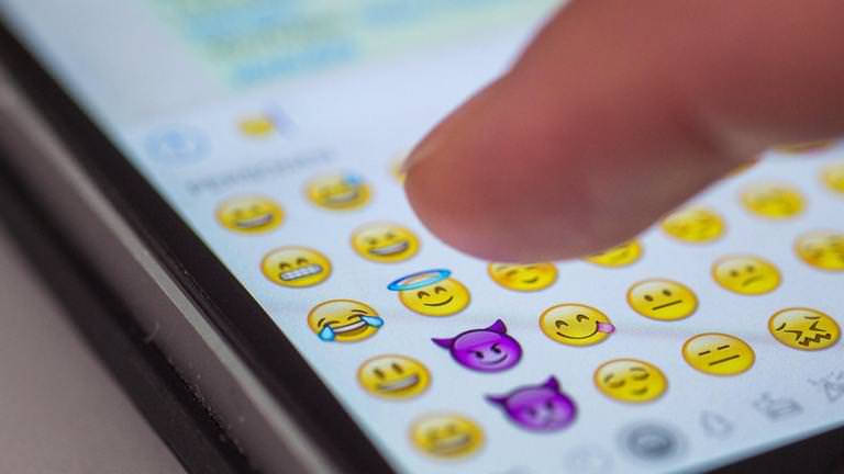 Giornata mondiale delle emoji, la prima faccina utilizzata negli anni 90 in Giappone
