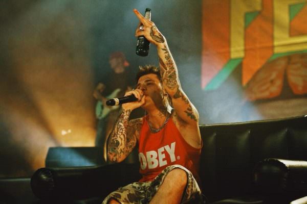 Fedez e il nuovo singolo dedicato al figlio, la dolce ninna nanna anche ad Acireale: i dettagli sulle tappe del tour 2019