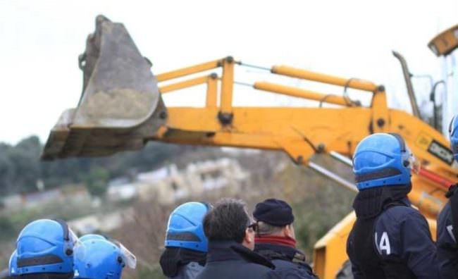 Demolita cappella votiva abusiva: era stata costruita per omaggiare il boss Nino Pipitone
