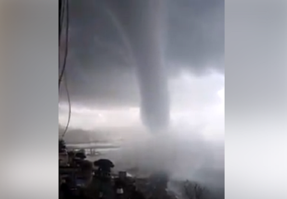 Tornado, alberi abbattuti e vetri in frantumi: il maltempo torna a mettere in ginocchio il Sud