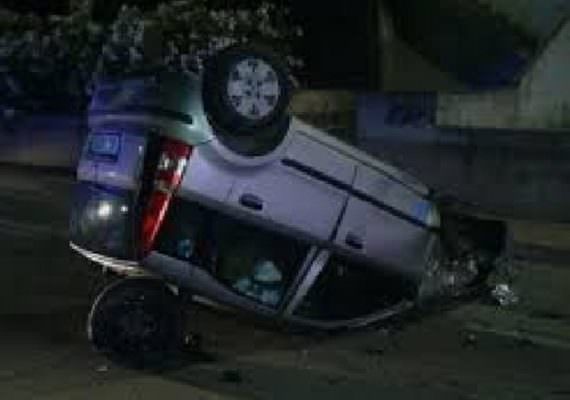 Incidente autonomo in via Nazionale: perde il controllo dell’auto e si cappotta. Un ferito