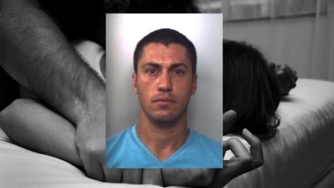 “Furia, cavallo del West”: prima picchia i familiari, poi si sbatte la testa contro degli infissi