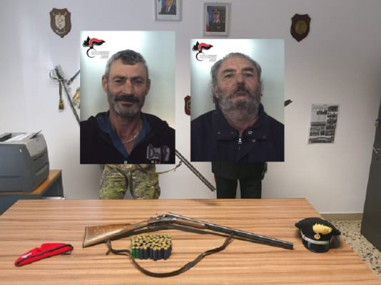 Doppiette occultate nelle campagne, in manette due uomini