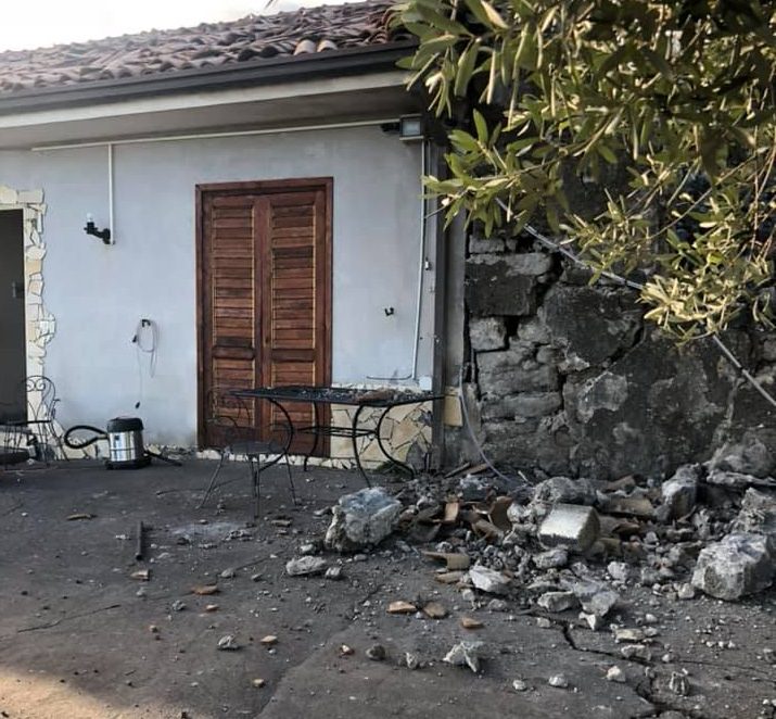 Terremoto nel Catanese, Josephine e la casa di famiglia distrutta: “Ho perso tutto ma non ho perso niente” – VIDEO e FOTO