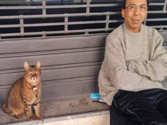 Il “signore con il gatto” ucciso per pochi euro: ipotesi rapina al centro delle indagini