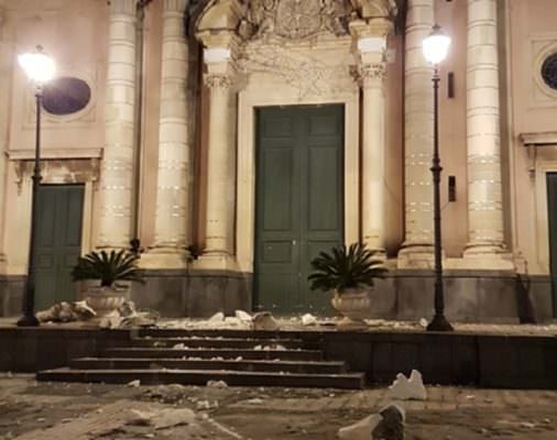 Terremoto nel capoluogo etneo, bilancio dei feriti sale a 10: scuole e palestre aperte per cittadini in difficoltà