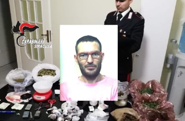 Cocaina, marijuana e hashish nascosti tra i mobili: in carcere 40enne