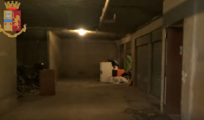 Spaccio in centro, droga nascosta in un pozzetto: arrestato operaio della società di distribuzione dell’acqua – VIDEO