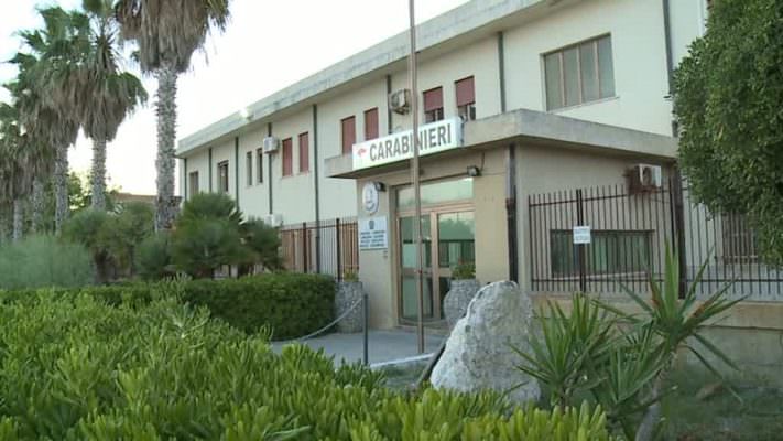 Spaccio di marijuana e hashish alla stazione degli autobus: fermato un 18enne