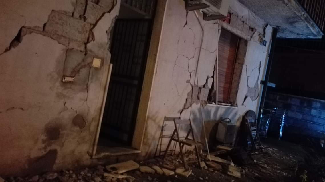 Terremoto di magnitudo 4.9 nel Catanese, crolli e gente in strada: “Siamo vivi per miracolo” – FOTO E VIDEO