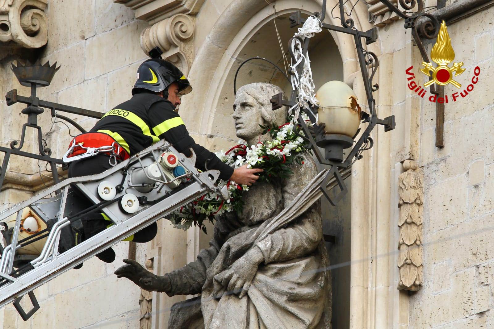 Festa di Santa Barbara a Paternò, folta e sentita presenza dei vigili del fuoco