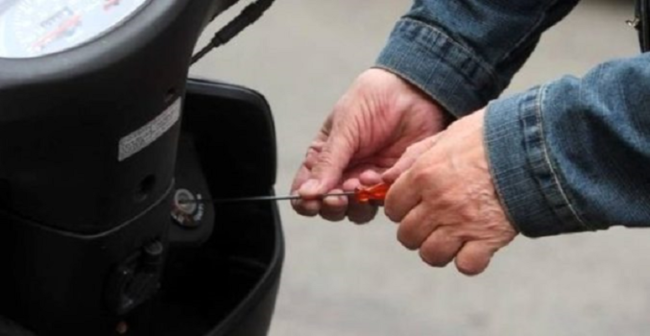 Arrestato uno straniero a Catania, ruba motociclo in via Canfora: si cerca il complice fuggito